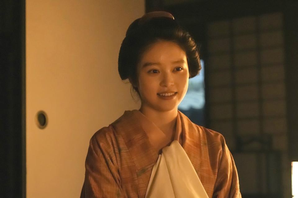 松野家借金完済のお祝いでほっとした表情のトキ（高石あかり）