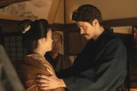 松江に残りたいトキ（高石あかり）と向き合うヘブン（トミー・バストウ）