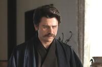 ランからトキのことを聞いたヘブン（トミー・バストウ）は…