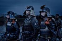 「墨俣一夜城」に着手する小一郎、藤吉郎ら。ＮＨＫ大河ドラマ「豊臣兄弟！」より