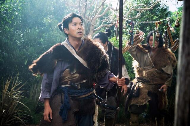 蜂須賀正勝（高橋努）と出陣した小一郎（仲野太賀）。