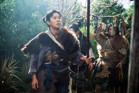 蜂須賀正勝（高橋努）と出陣した小一郎（仲野太賀）。