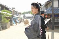 東京で暮らす、身寄りのない直美（上坂樹里）