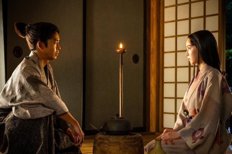 慶と向き合う小一郎