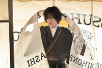 謎の青年（佐野晶哉）が「瑞穂屋」を訪れて…