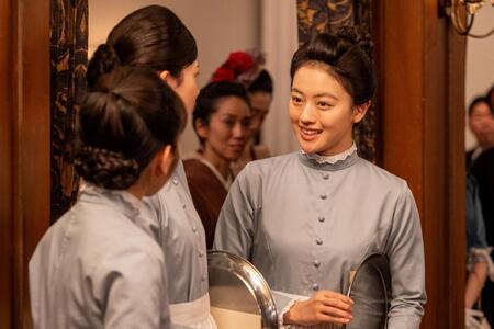 直美（上坂樹里）は身分を偽って鹿鳴館のメイドに！