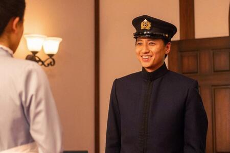 直美が出会った海軍中尉の小日向（藤原季節）