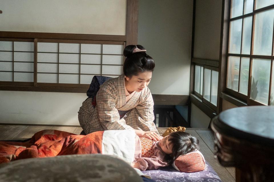 りん（見上愛）は、高熱を出した娘・環（たまき／宮島るか）を見守りながら…