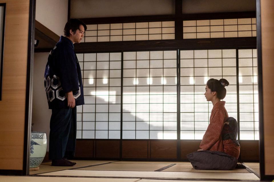 娘奪還のため、奥田家へ乗り込んだりん。左から、夫の亀吉（三浦貴大）、りん（見上愛）