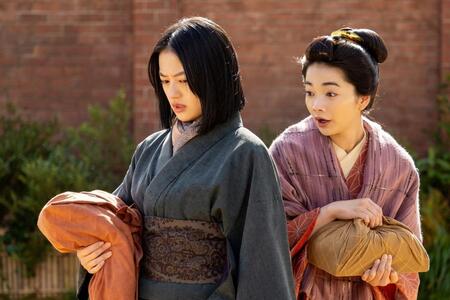 りん（見上愛・右）と直美（上坂樹里）は、共に看護婦養成所へ