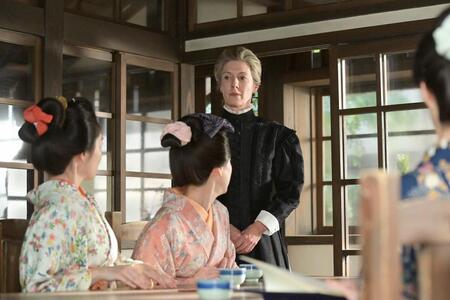 スコットランドから来日した看護のバーンズ先生（エマ・ハワード）が登場！