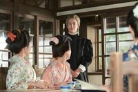 スコットランドから来日した看護のバーンズ先生（エマ・ハワード）が登場！