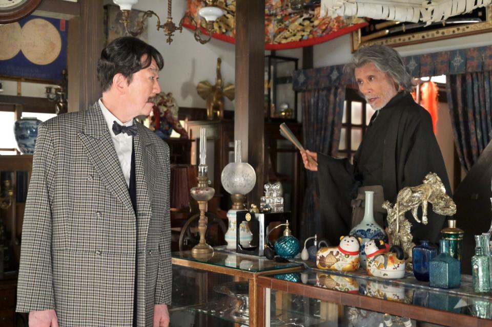 勝海舟（片岡鶴太郎・右）と話す卯三郎（坂東彌十郎）