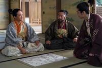 荒木村重らと談合する秀吉