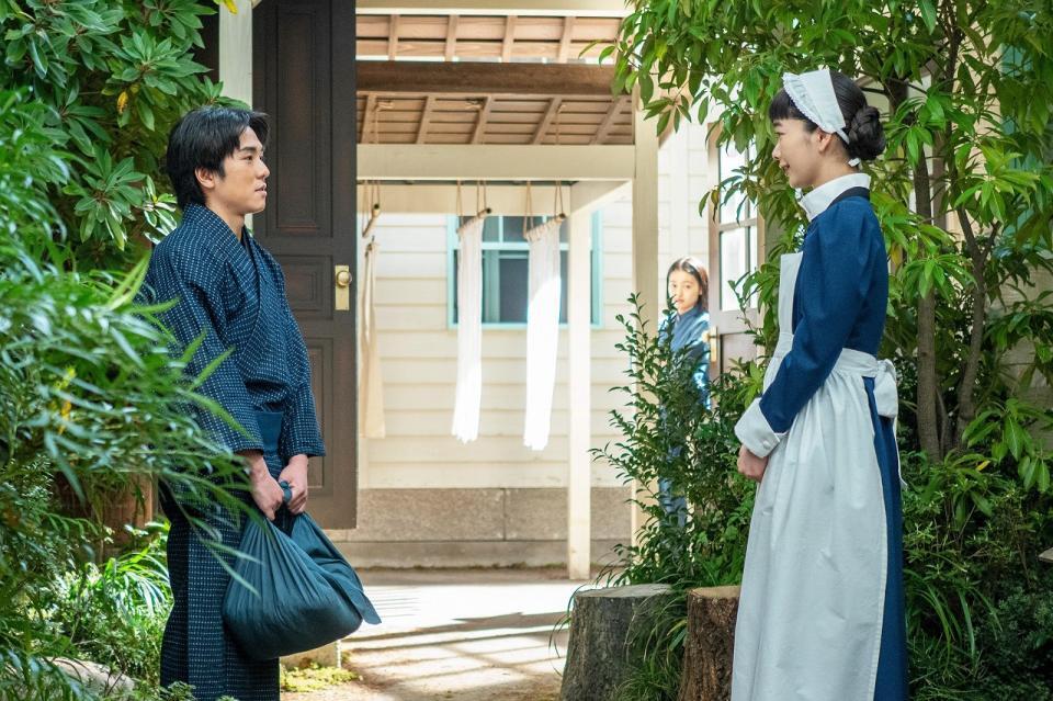 退院する丸山（若林時英）と話すりん（見上愛・右）を、直美（上坂樹里）が目撃？