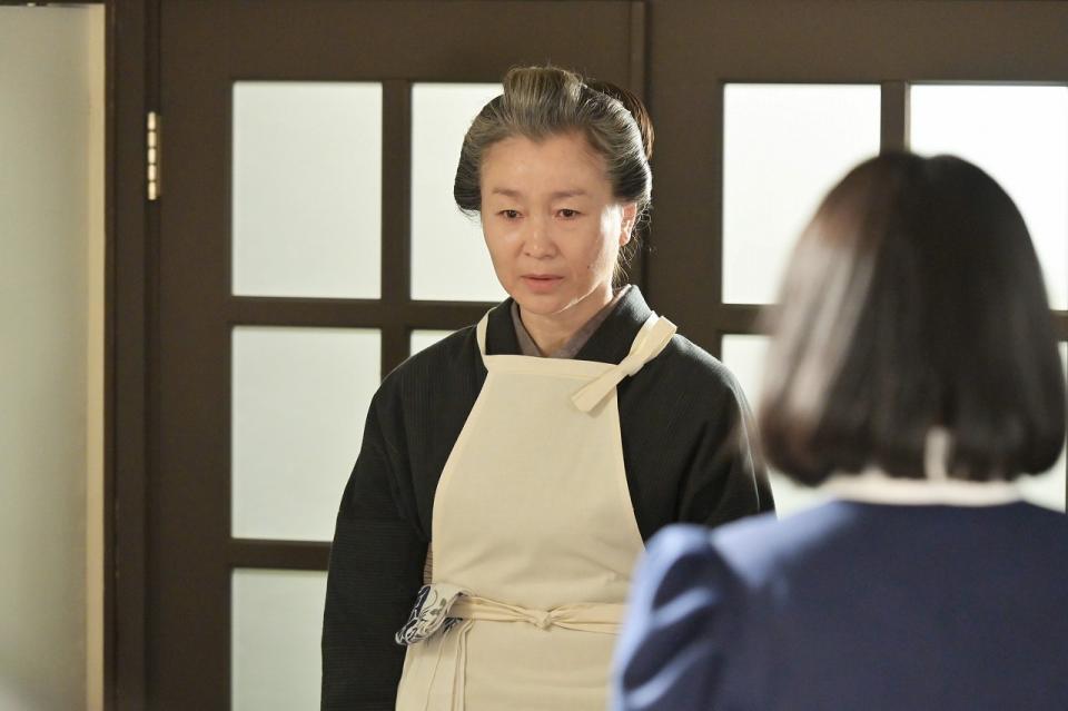 看病婦のヨシ（明星真由美）が夕凪の病室に現れて…