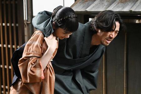 りん（見上愛）は患者の山本（本田大輔）の願いをかなえようと…
