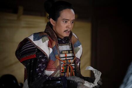 驚く秀吉（池松壮亮）