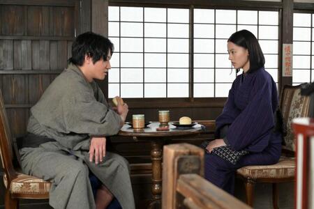 直美（上坂樹里）は寛太（藤原季節）に、文が自分の母かを調べてもらうよう頼む
