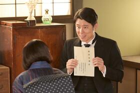 牧師・吉江（原田泰造）が直美のもとを訪れる