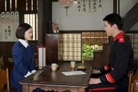 小川（甲斐翔真）と団子屋で会う直美（上坂樹里）