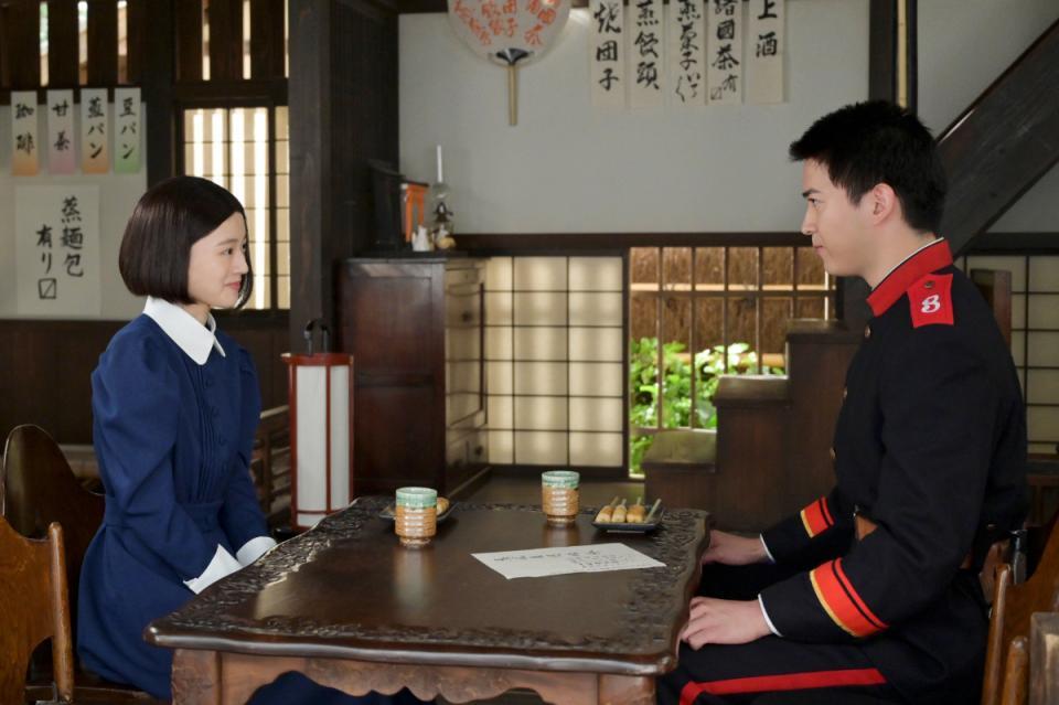 小川（甲斐翔真）と団子屋で会う直美（上坂樹里）