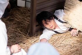 患者の中には東京から来た男（中村倫也）が…