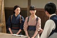 医師・黒川の提案を聞いたりん（見上愛・右）と直美（上坂樹里）は…