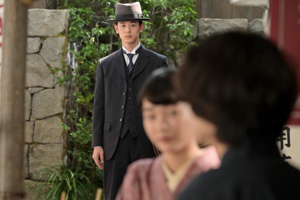 虎太郎（小林虎之介）は、りんとシマケン、ふたりの姿を目にして…