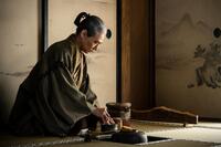 茶を煎じる千利休（吉岡秀隆）