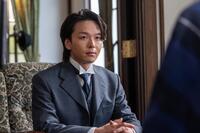 かつて直美とりんから赤痢の看護を受けた、内務省衛生局の柳生（中村倫也）