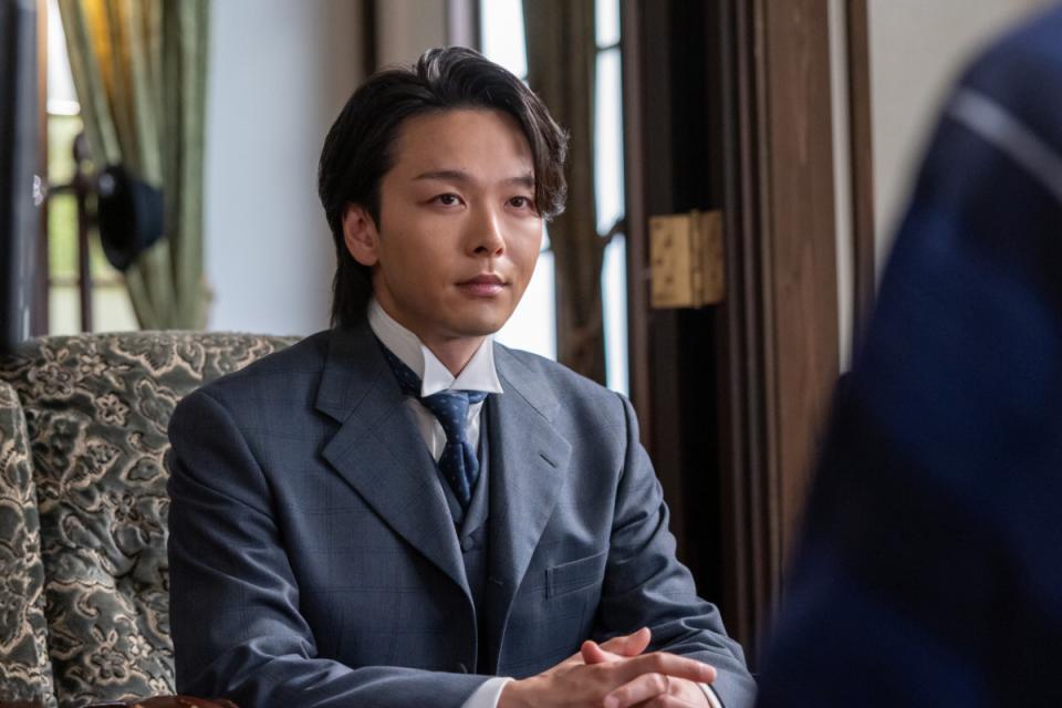 かつて直美とりんから赤痢の看護を受けた、内務省衛生局の柳生（中村倫也）