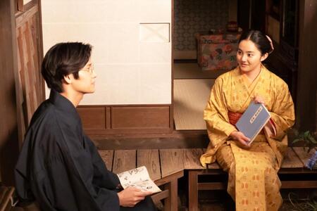 シマケン（佐野晶哉）と縁側で話すりんの娘・環（瀧七海）