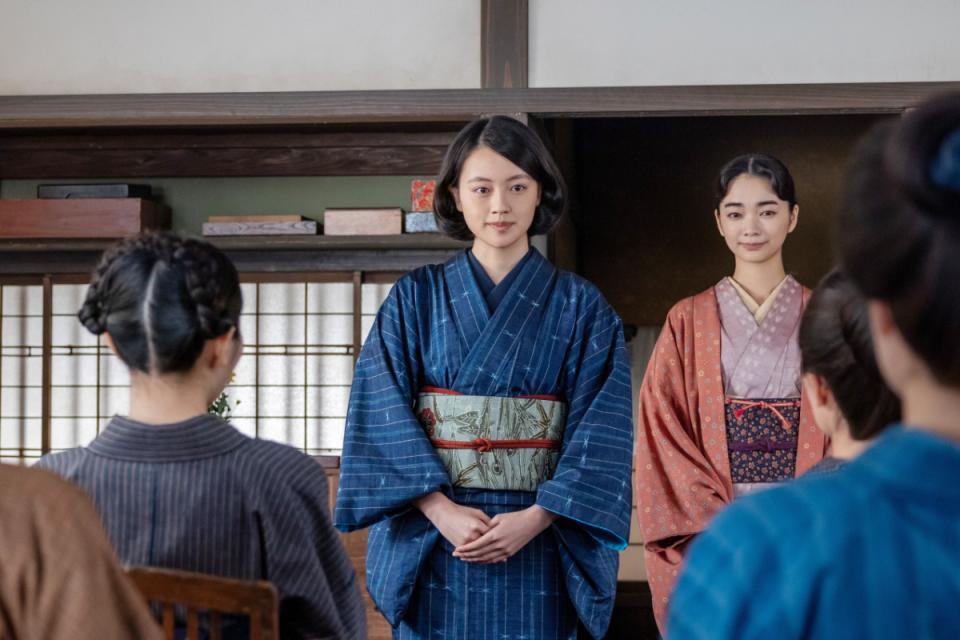 看護婦になりたいというセツに、直美（上坂樹里・左）とりん（見上愛）の出した答えは…