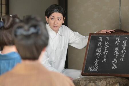 恵風看護婦会の特別講師を務める今井（古川雄大）