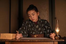 珠（村上蘭）は父・清治についての作文がどうしても書けず…
