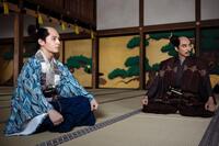 秀次（山田涼介）と前野長康（渋谷謙人）