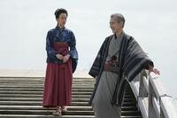父・清治（渡部篤郎）と話す珠（石橋静河）