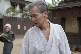 錯乱した珠の父・清治（渡部篤郎）は、家の外へ…