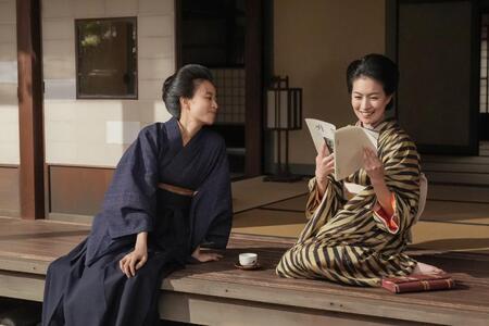 忍（木竜麻生・右）が突然、珠（石橋静河）を訪ねてきて…