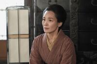 リョウ（国仲涼子）は、亡き夫の弟・清重に頭を下げて…