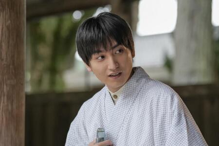 珠とお話をする保（金子大地）