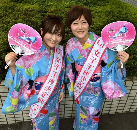 　「Ｇ１・女子王座決定戦」をＰＲする、舟ガールの藤川さやかさん（左）と大森早さん＝東京・木場のデイリースポーツ