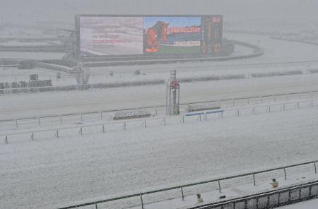 　５Ｒ以降が中止となった中山競馬場（撮影・三好信也）