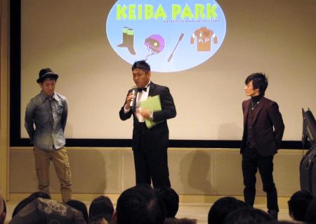 　大阪市内でイベントに出演した（左から）藤岡佑、司会のビタミンＳお兄ちゃん、川田