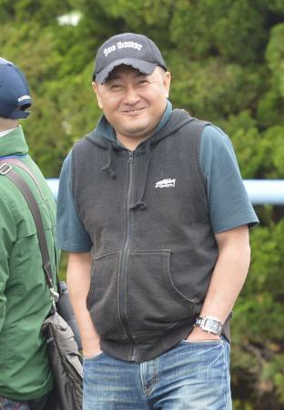 　相性のいい函館で笑顔を見せる須貝師（撮影・持木克友）