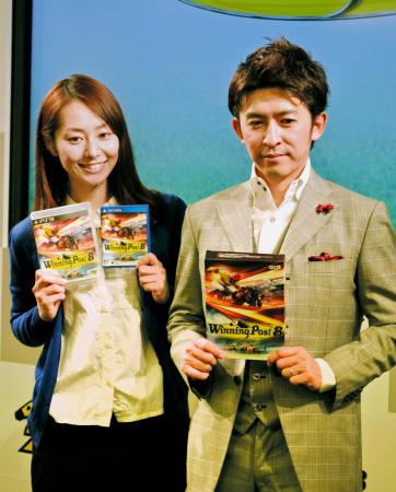 　イベントでドバイへの意気込みを語った福永（左はタレントの谷桃子）