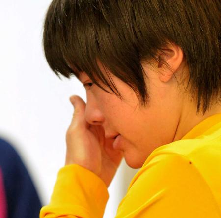 　卒業記念レース決勝後、涙を流す小林優香