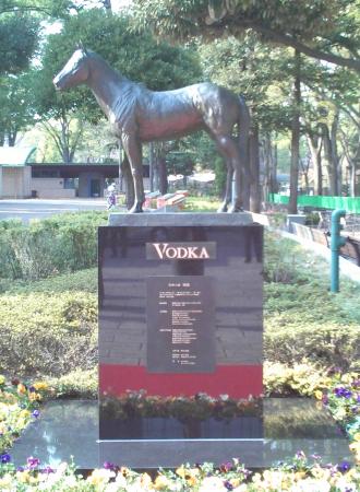 　東京競馬場に建立されたウオッカ像