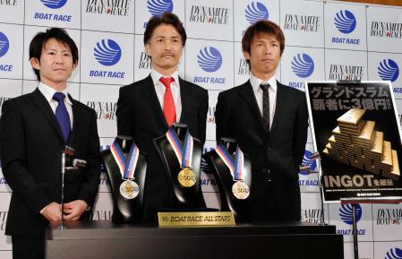 　５競走メダル表彰制度導入の会見に出席した（左から）瓜生正義、松井繁、池田浩二（撮影・田村亮介）